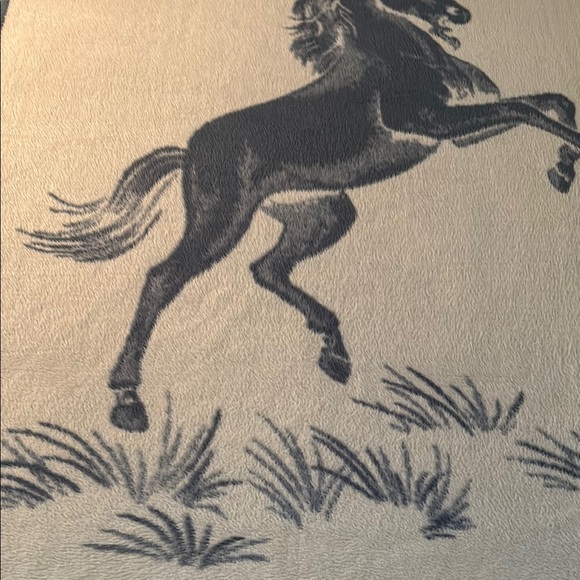 Unicorn Design Throw Blanket Reversible in Cream and Blue/gray - Picture 7 of 13